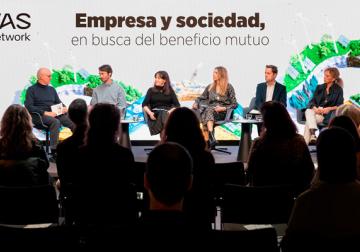 https://new.harvard-deusto.com/sites/default/files/styles/article_normal/public/2024-03/foto-2-conversaciones-empresa-y-sociedad_0.jpg?itok=i7R7Vk59&x=1750482060